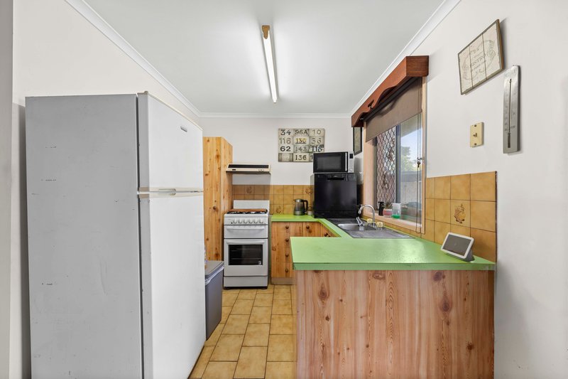 Photo - 8 Yalumba Crescent, Wilsonton Heights QLD 4350 - Image 3