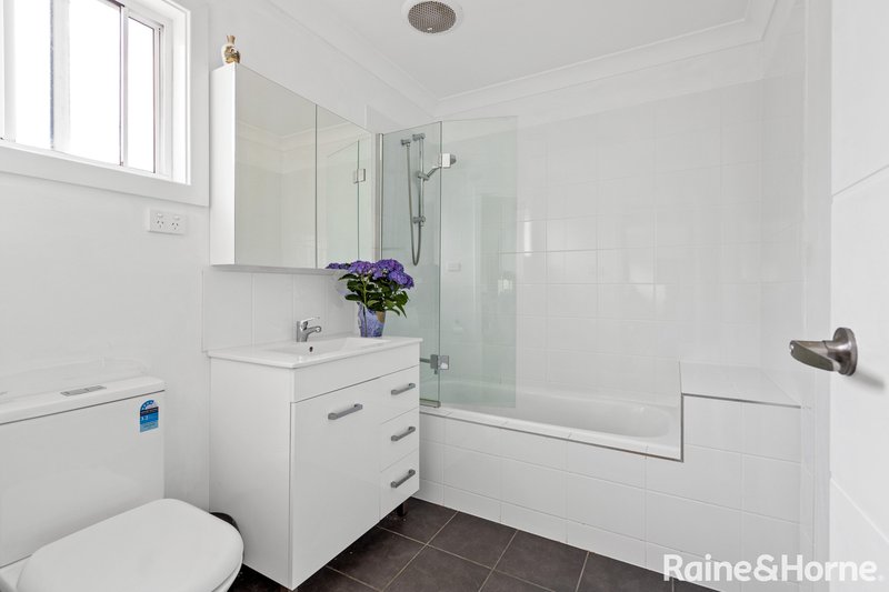 Photo - 8 Yanco Street, Tingira Heights NSW 2290 - Image 15