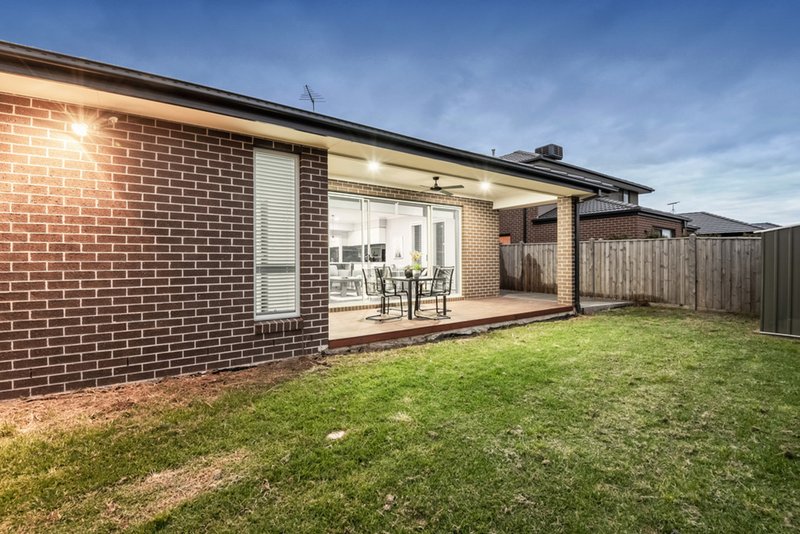 Photo - 8 Yarradale Drive, Mickleham VIC 3064 - Image 19