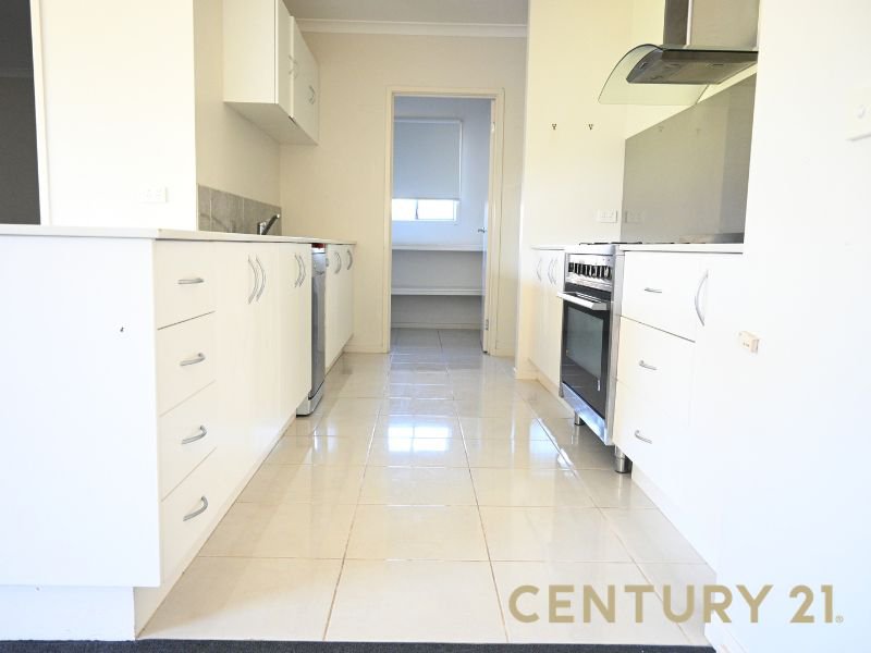 Photo - 8 Yellowgum Avenue, Lyndhurst VIC 3975 - Image 2