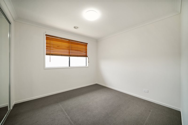 Photo - 8 Yosemite Street, Point Cook VIC 3030 - Image 10