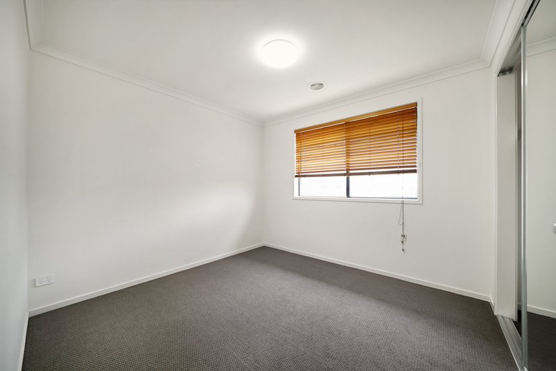 Photo - 8 Yosemite Street, Point Cook VIC 3030 - Image 11