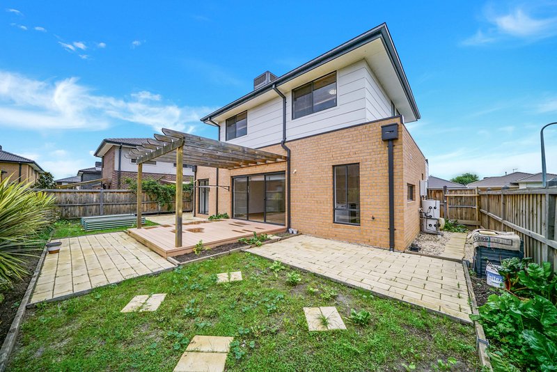 Photo - 8 Yosemite Street, Point Cook VIC 3030 - Image 13