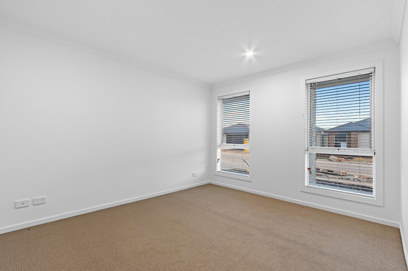 Photo - 8 Young Court, Munno Para West SA 5115 - Image 2