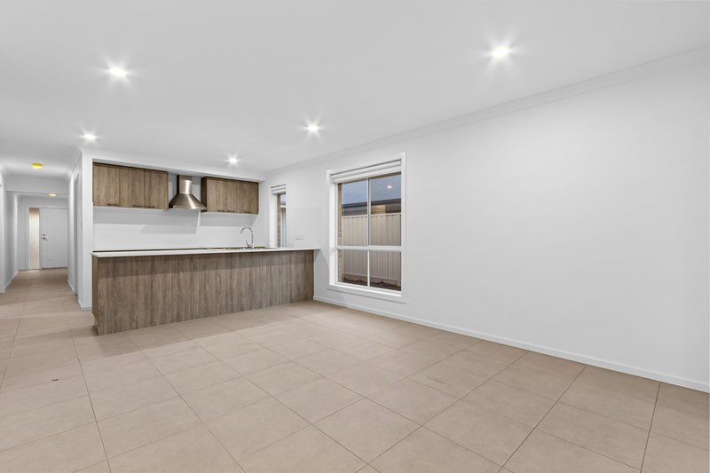 Photo - 8 Young Court, Munno Para West SA 5115 - Image 8