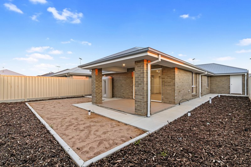 Photo - 8 Young Court, Munno Para West SA 5115 - Image 10