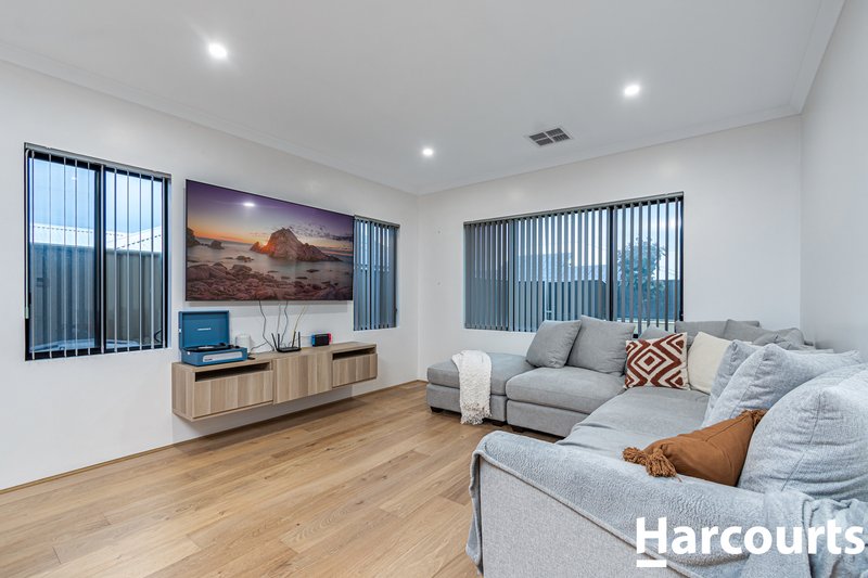 Photo - 8 Zebra Way, Banksia Grove WA 6031 - Image 2