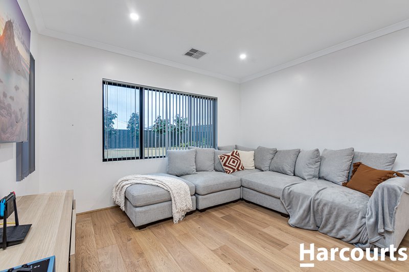 Photo - 8 Zebra Way, Banksia Grove WA 6031 - Image 3