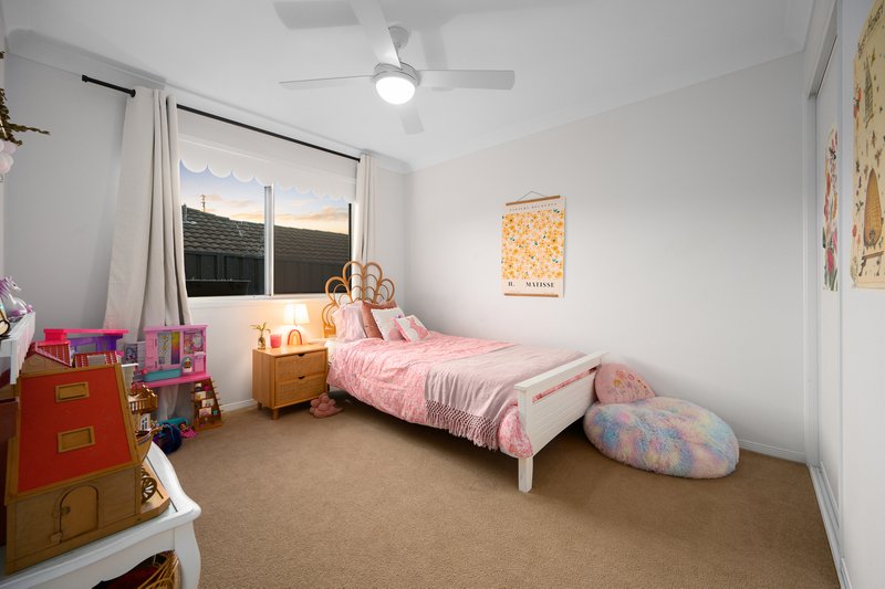 Photo - 8 Zeller Crescent, Arundel QLD 4214 - Image 8