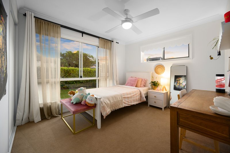 Photo - 8 Zeller Crescent, Arundel QLD 4214 - Image 9