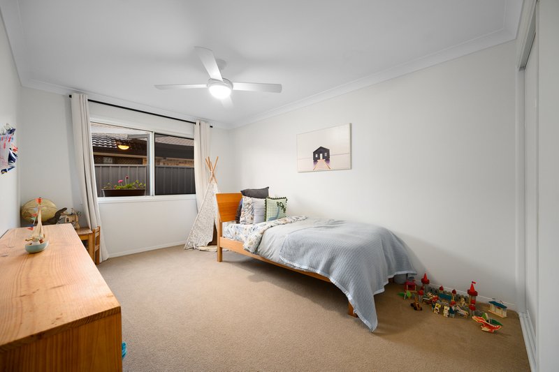 Photo - 8 Zeller Crescent, Arundel QLD 4214 - Image 11