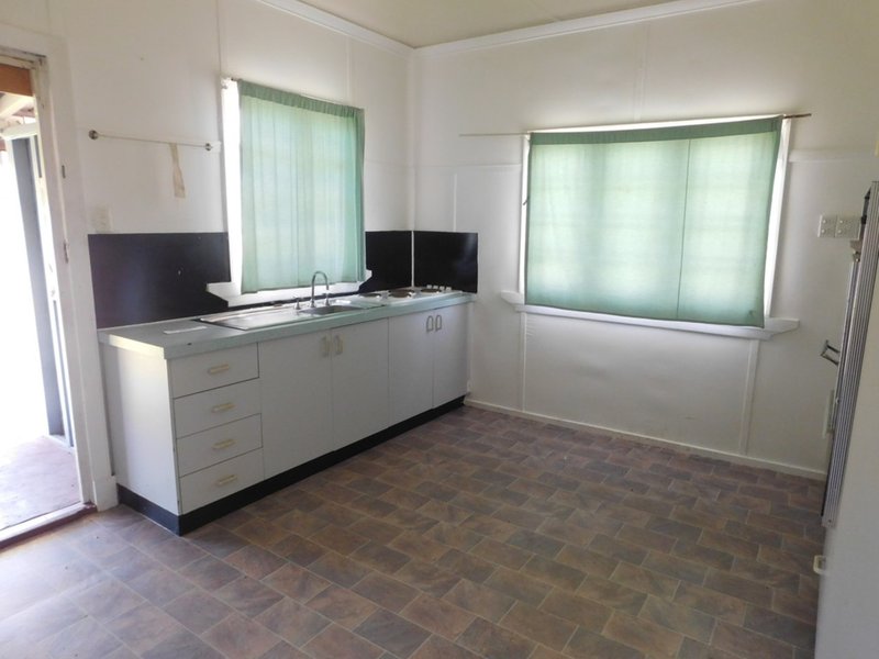 Photo - 80 Andrew Street, Wynnum QLD 4178 - Image 2