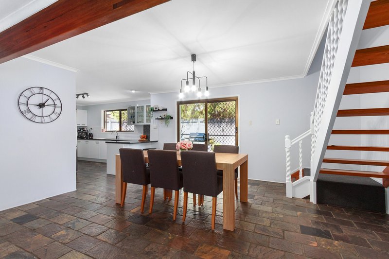 Photo - 80 Barbaralla Drive, Springwood QLD 4127 - Image 3