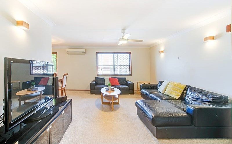 Photo - 80 Cadogan Street, Carindale QLD 4152 - Image 4