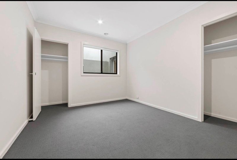 Photo - 80 Conservatory Drive, Deanside VIC 3336 - Image 7