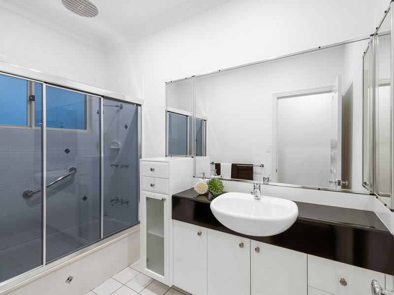 Photo - 80 Crump Street, Holland Park West QLD 4121 - Image 18