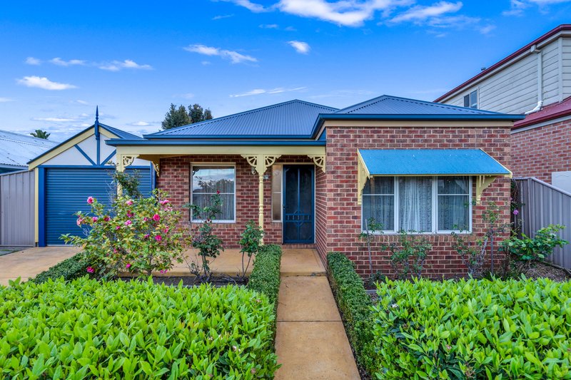 Photo - 80 Hamilton Hume Parade, Craigieburn VIC 3064 - Image 2