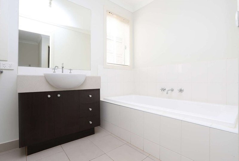 Photo - 80 Hamish Drive, Tarneit VIC 3029 - Image 4