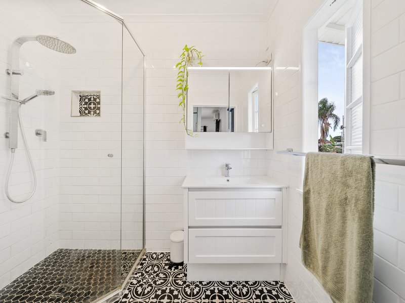 Photo - 80 King Street, Woody Point QLD 4019 - Image 9