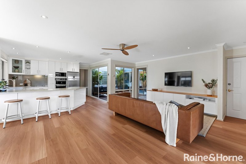 Photo - 80 Lexcen Avenue, Nicholls ACT 2913 - Image 4