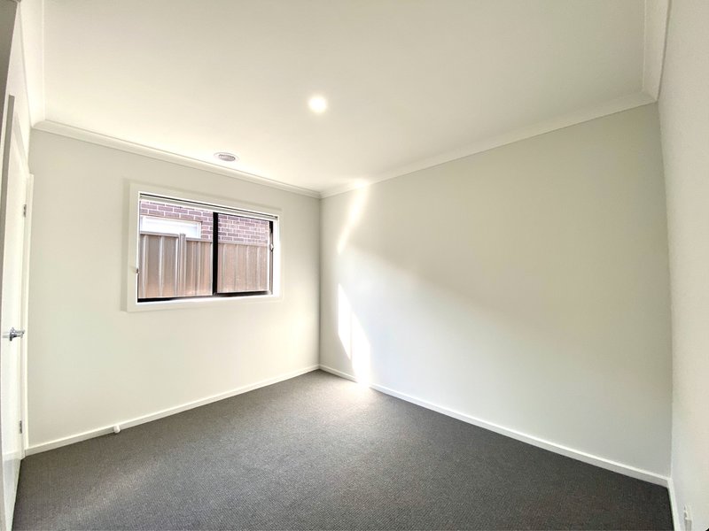 Photo - 80 Mckinley Drive, Truganina VIC 3029 - Image 8