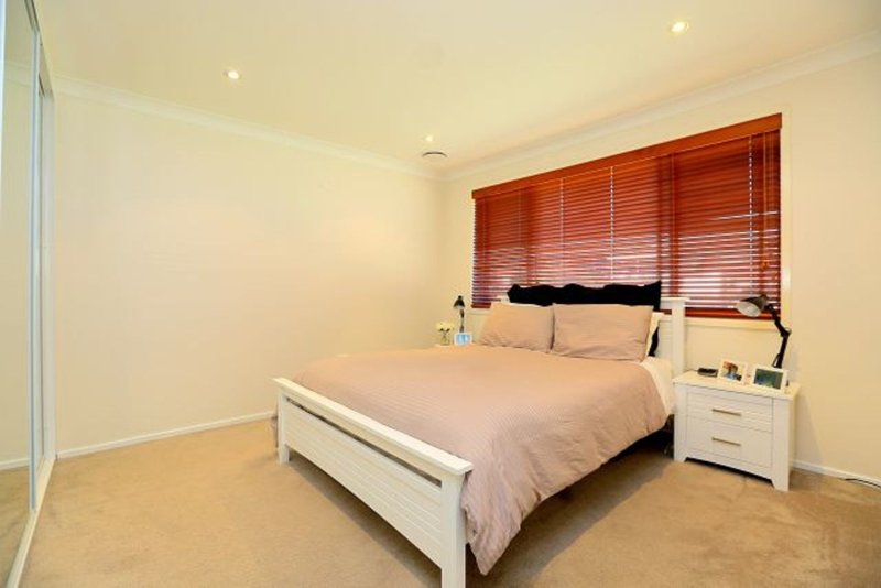 Photo - 80 Oak Drive, Georges Hall NSW 2198 - Image 5