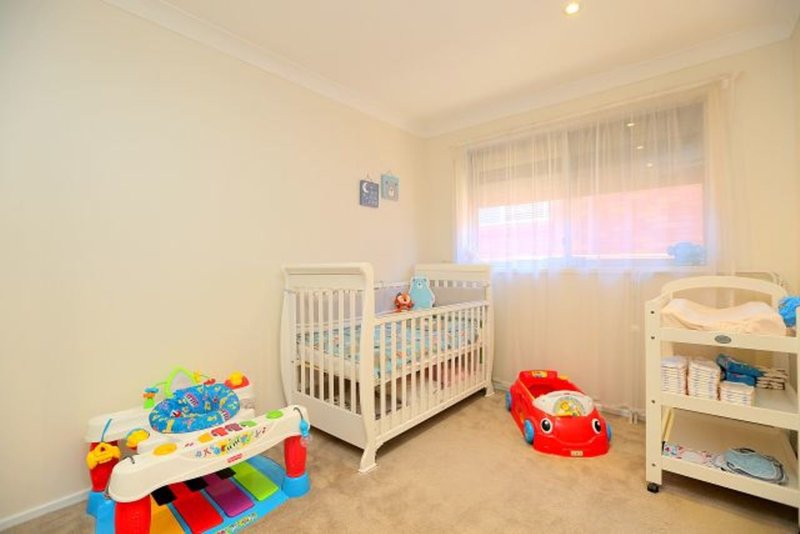 Photo - 80 Oak Drive, Georges Hall NSW 2198 - Image 7