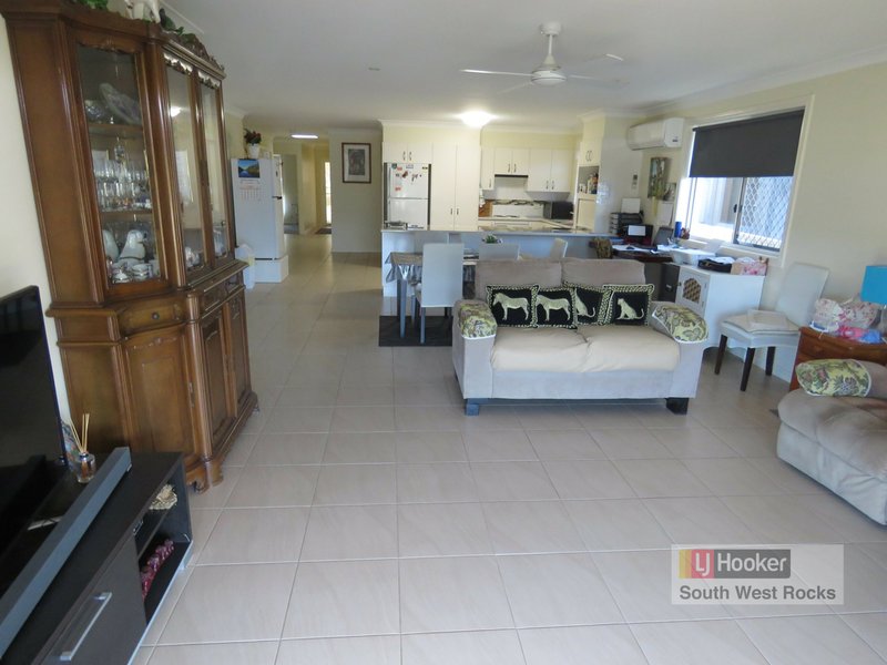 Photo - 80 Phillip Drive, South West Rocks NSW 2431 - Image 3