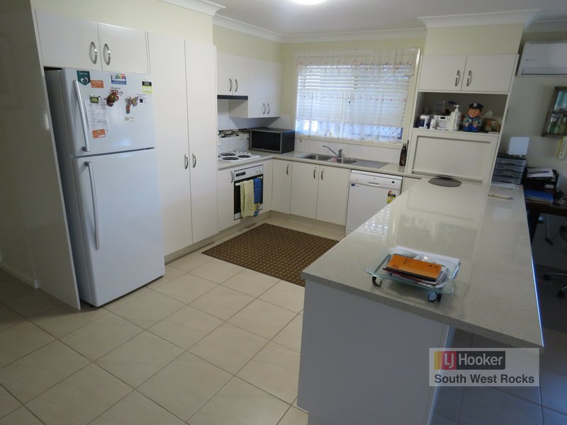 Photo - 80 Phillip Drive, South West Rocks NSW 2431 - Image 5