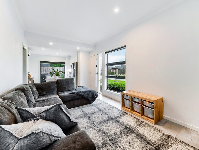 Photo - 80 Quarters Boulevard, Cranbourne West VIC 3977 - Image 5