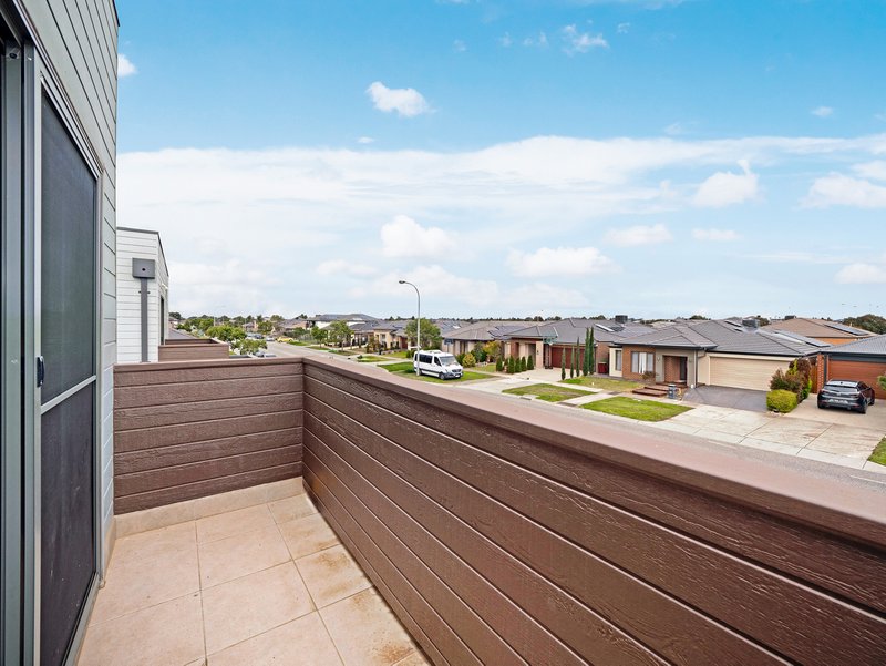 Photo - 80 Quarters Boulevard, Cranbourne West VIC 3977 - Image 13