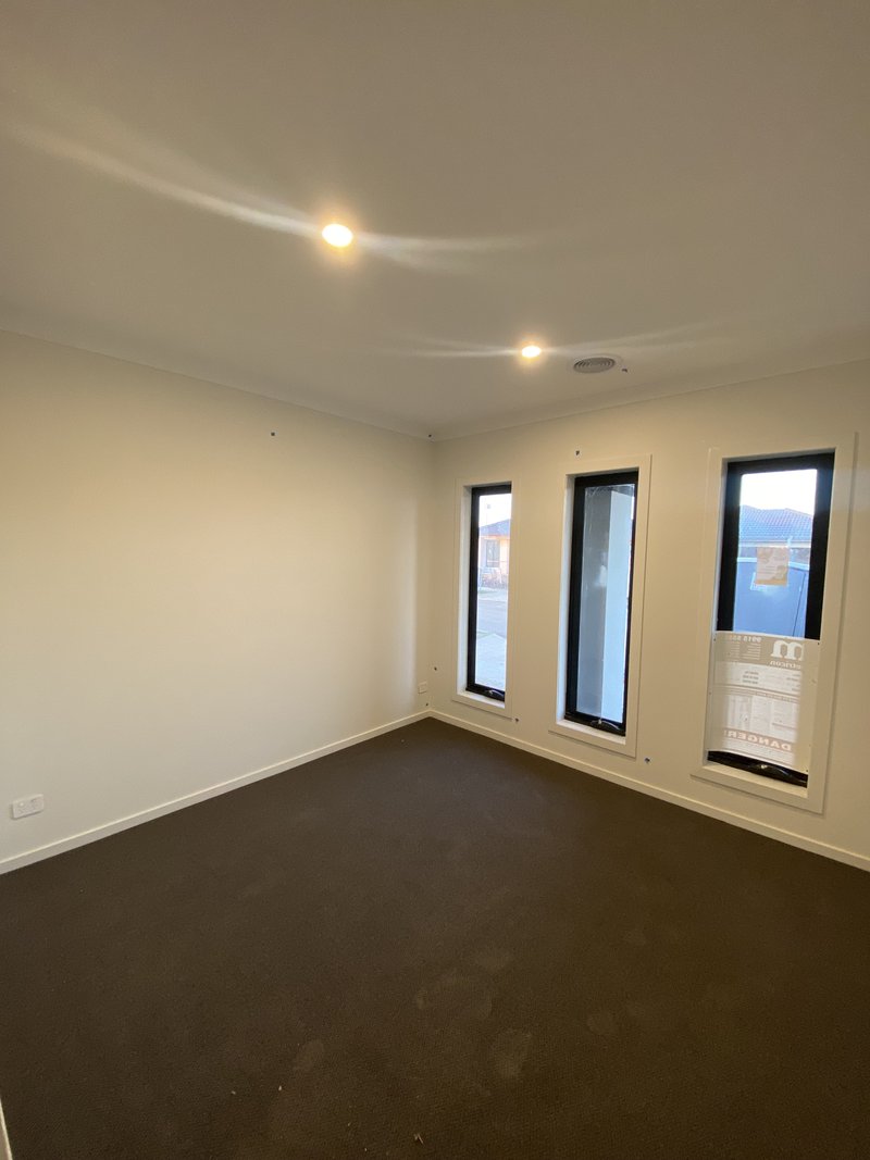 Photo - 80 Truncata Drive, Tarneit VIC 3029 - Image 2