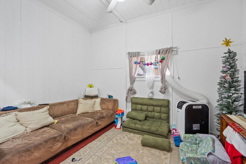 Photo - 80 Woodford Street, One Mile QLD 4305 - Image 2