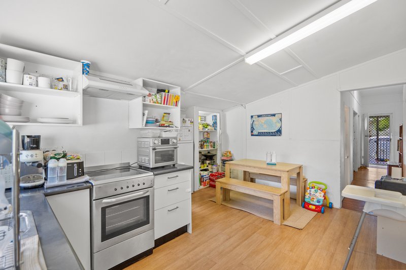 Photo - 80 Woodford Street, One Mile QLD 4305 - Image 4