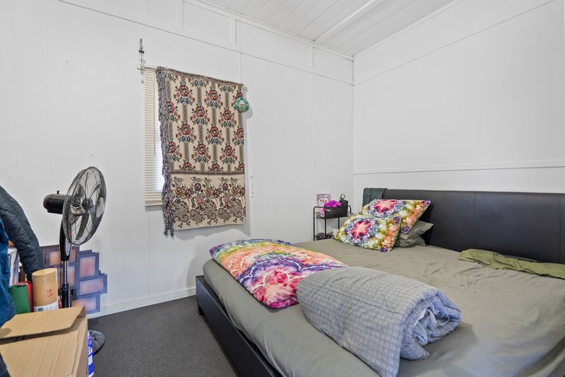 Photo - 80 Woodford Street, One Mile QLD 4305 - Image 5