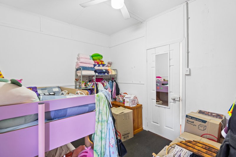 Photo - 80 Woodford Street, One Mile QLD 4305 - Image 6