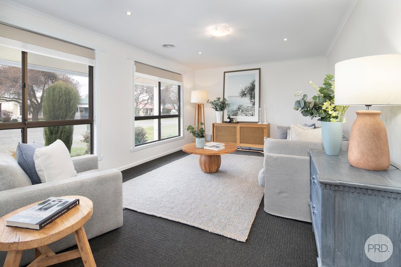 Photo - 801 Howard Street, Soldiers Hill VIC 3350 - Image 4