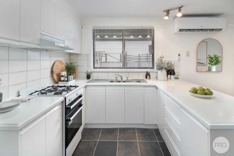 Photo - 801 Howard Street, Soldiers Hill VIC 3350 - Image 6