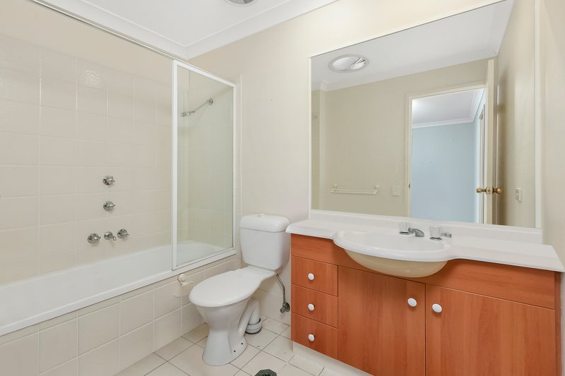 Photo - 801/2 Gentian Dr , Arundel QLD 4214 - Image 6