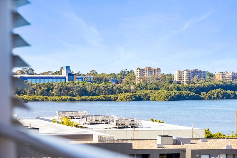 Photo - 801/4 Nuvolari Place, Wentworth Point NSW 2127 - Image 2