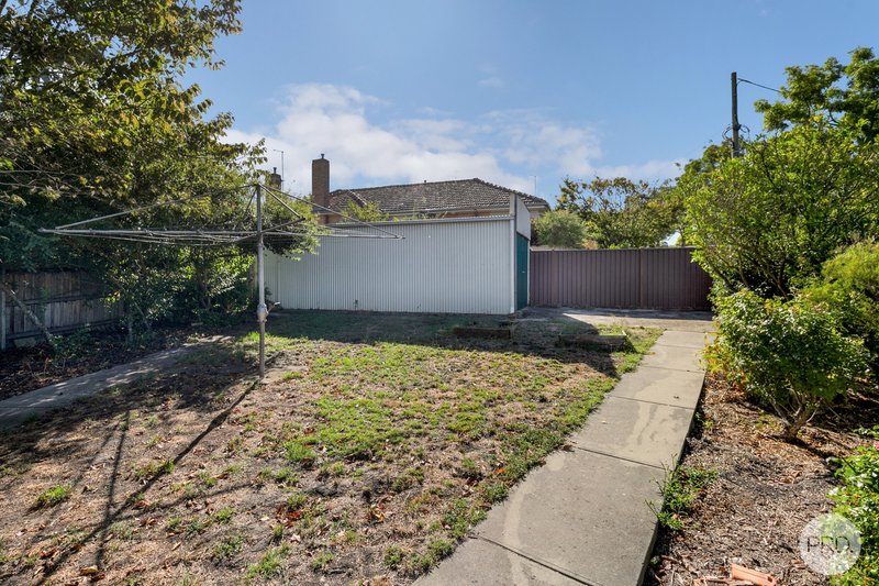 Photo - 802 Lydiard Street North, Soldiers Hill VIC 3350 - Image 11