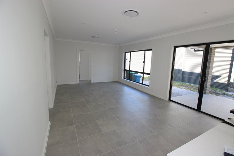 Photo - 802 Pacific Highway, Marks Point NSW 2280 - Image 4