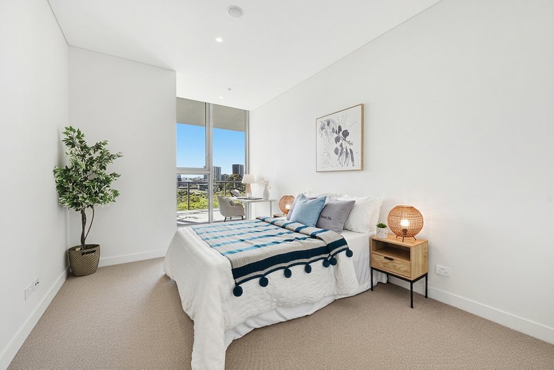 Photo - 802/18 Ebsworth Street, Zetland NSW 2017 - Image 5