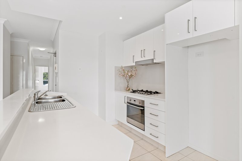 Photo - 802/273-275 Mann Street, Gosford NSW 2250 - Image 4