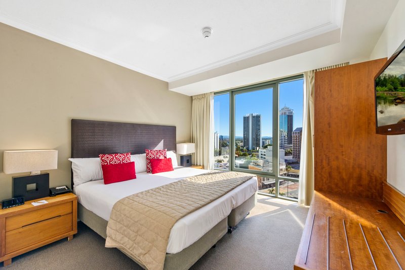 Photo - 803, 804/25 Laycock Street, Surfers Paradise QLD 4217 - Image 7