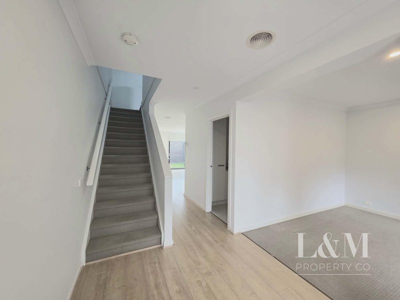 Photo - 803 Aitken Boulevard, Craigieburn VIC 3064 - Image 8