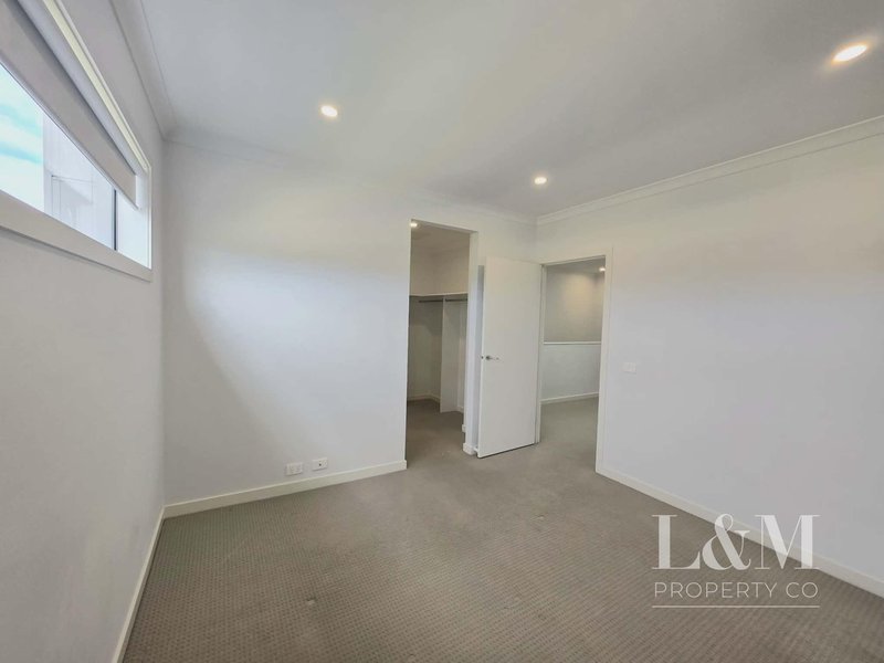Photo - 803 Aitken Boulevard, Craigieburn VIC 3064 - Image 9