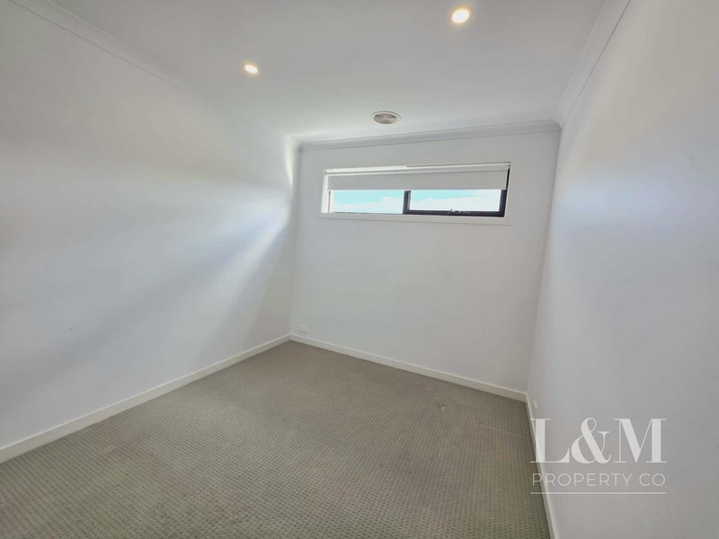 Photo - 803 Aitken Boulevard, Craigieburn VIC 3064 - Image 13