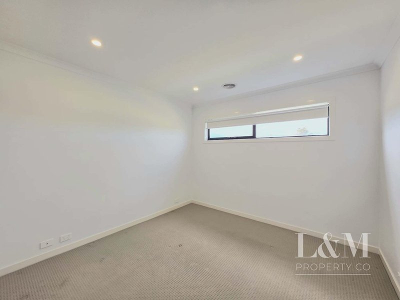 Photo - 803 Aitken Boulevard, Craigieburn VIC 3064 - Image 15
