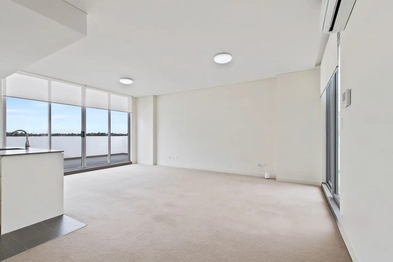 Photo - 803/27 Dressler Court, Merrylands NSW 2160 - Image 4